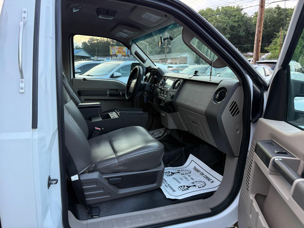 Ford Super Duty F-350 SRW 2WD Reg Cab 137" XLT 2010