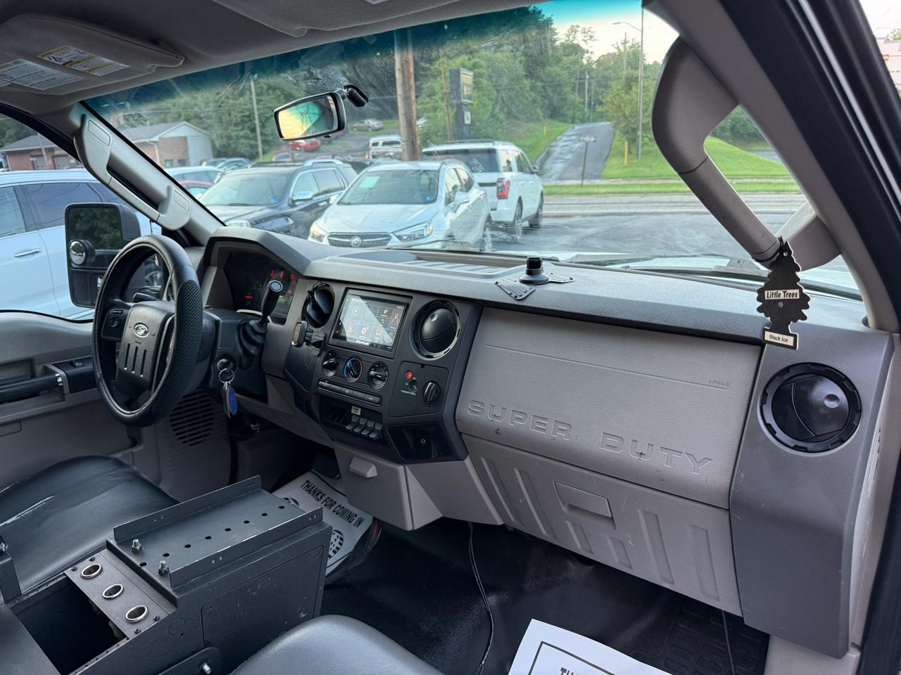Ford Super Duty F-350 SRW 2WD Reg Cab 137" XLT 2010