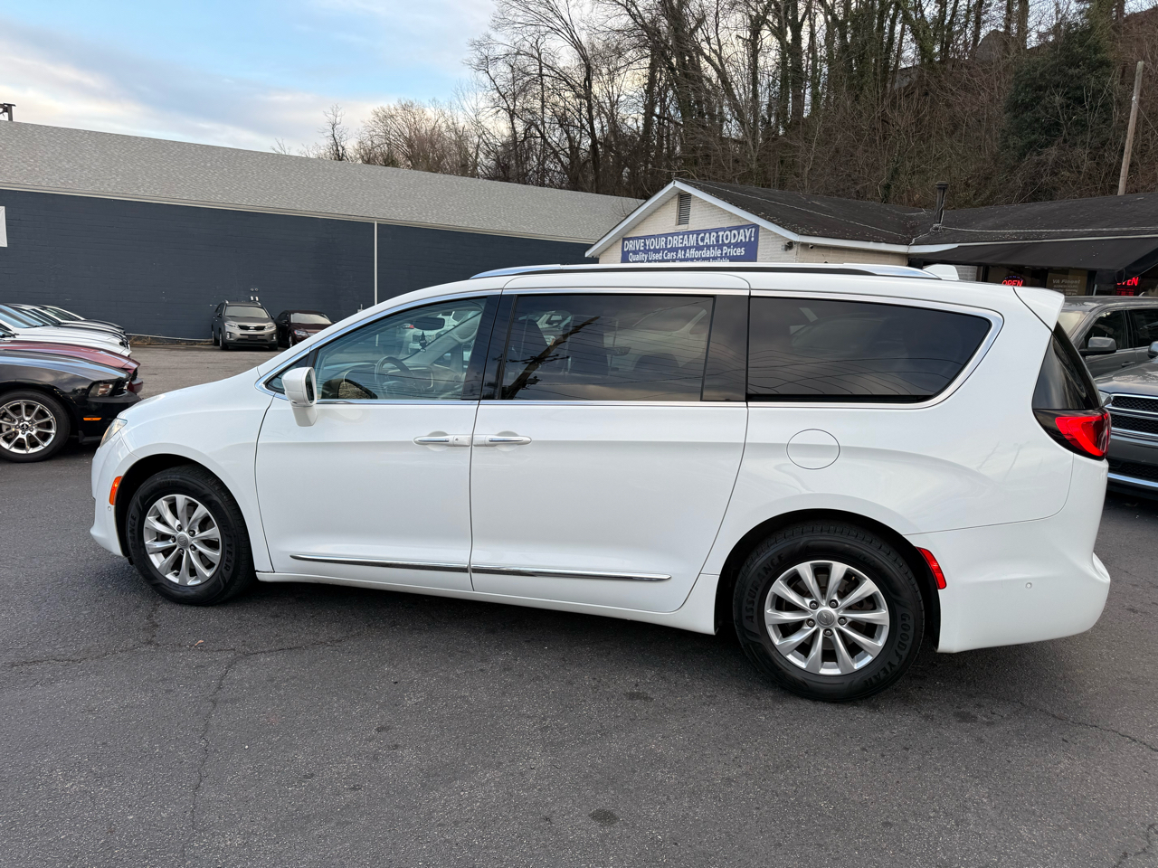 Chrysler Pacifica Touring L FWD 2018