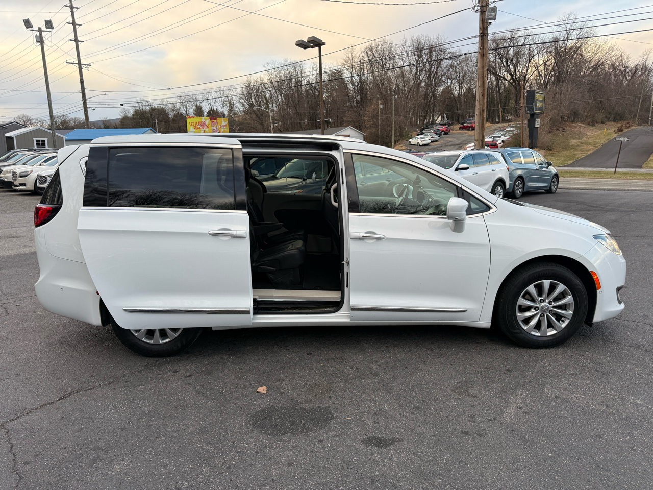 Chrysler Pacifica Touring L FWD 2018