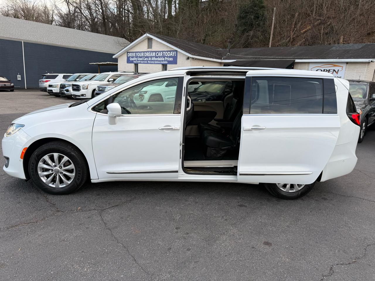 Chrysler Pacifica Touring L FWD 2018