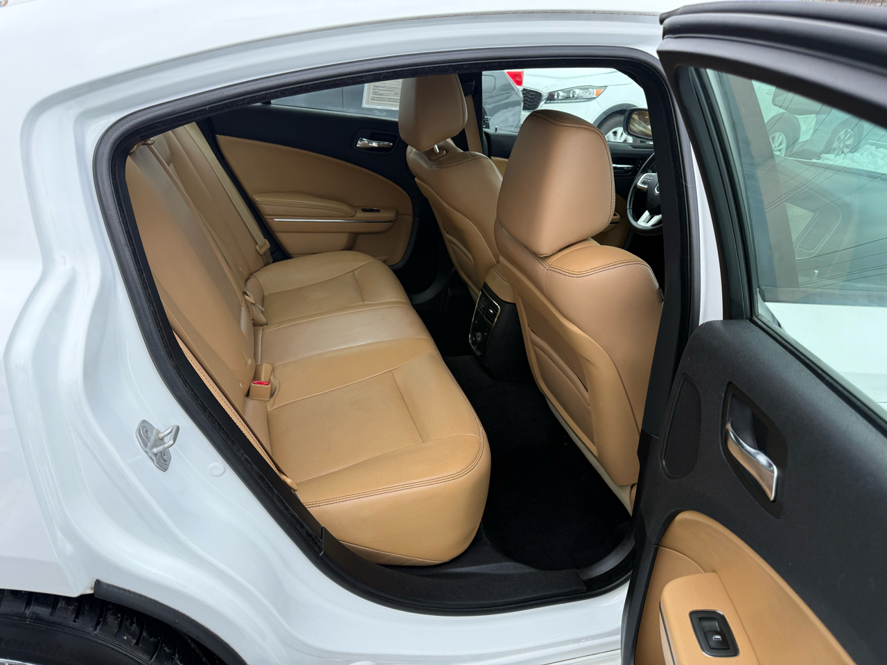 Dodge Charger 4dr Sdn SXT Plus RWD 2013