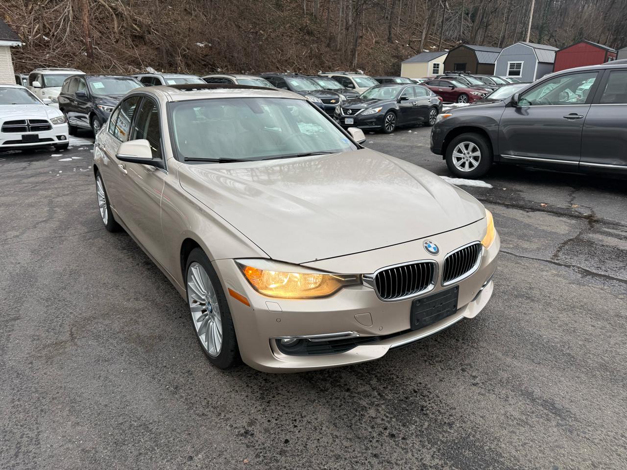 BMW 3 Series 4dr Sdn 328i xDrive AWD SULEV 2013