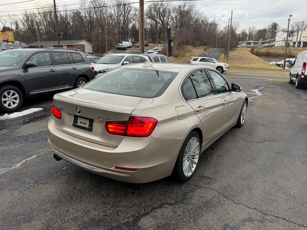 BMW 3 Series 4dr Sdn 328i xDrive AWD SULEV 2013