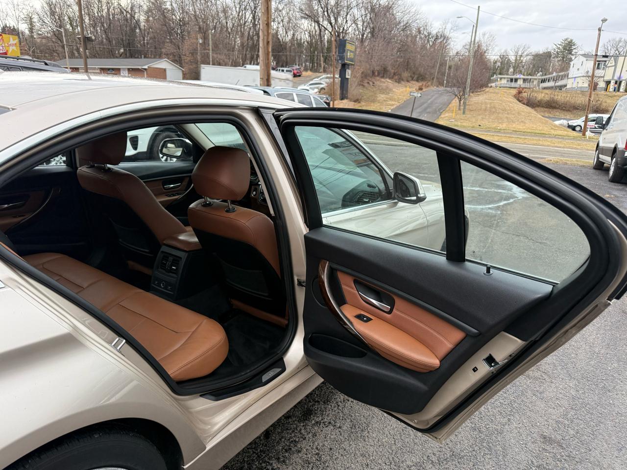 BMW 3 Series 4dr Sdn 328i xDrive AWD SULEV 2013