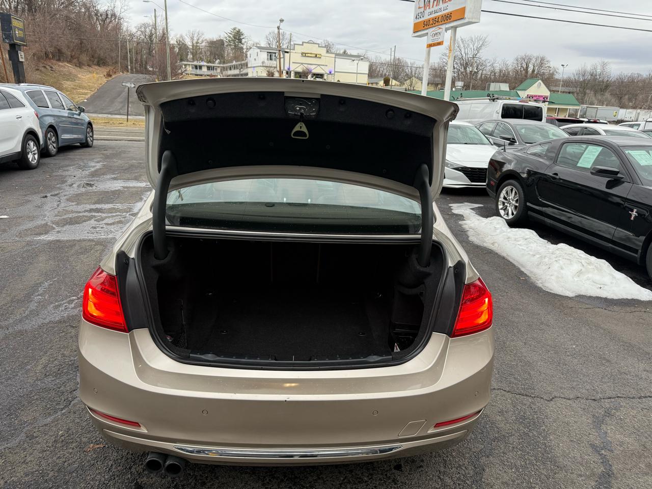 BMW 3 Series 4dr Sdn 328i xDrive AWD SULEV 2013