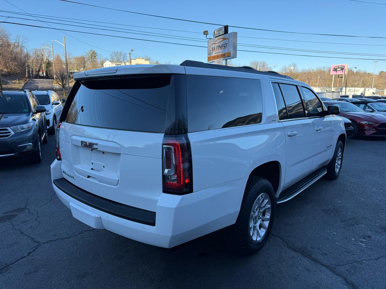 GMC Yukon XL 4WD 4dr SLT 2017