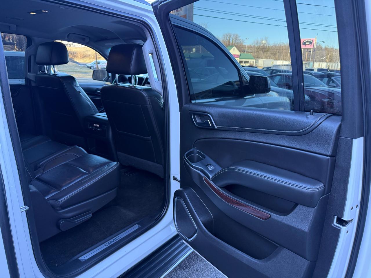GMC Yukon XL 4WD 4dr SLT 2017
