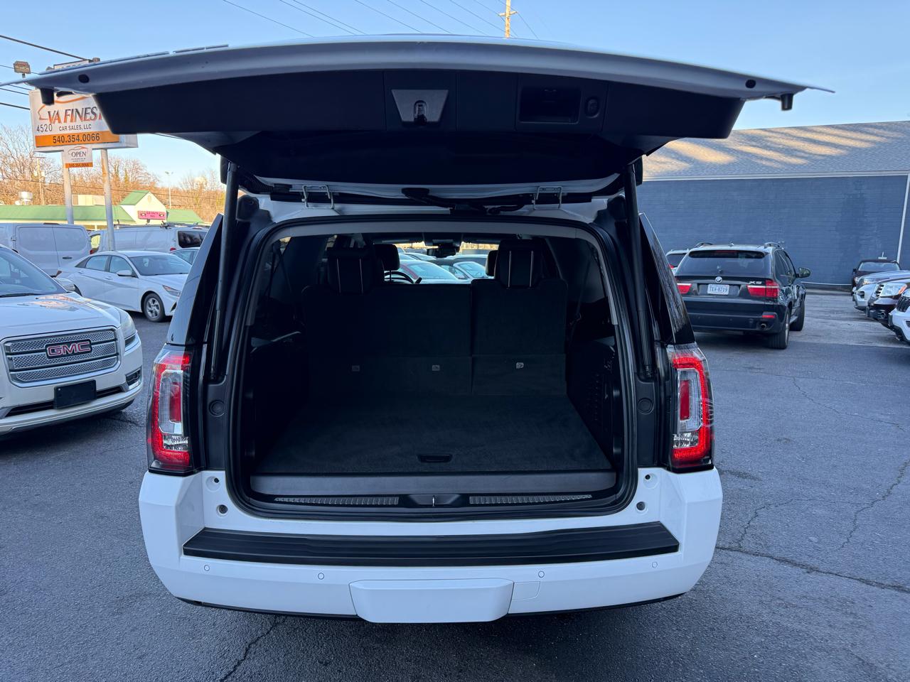 GMC Yukon XL 4WD 4dr SLT 2017