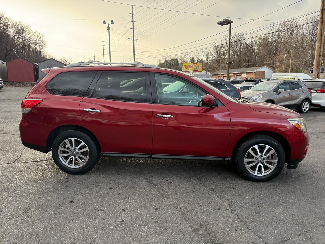 Nissan Pathfinder 4WD 4dr SV 2013