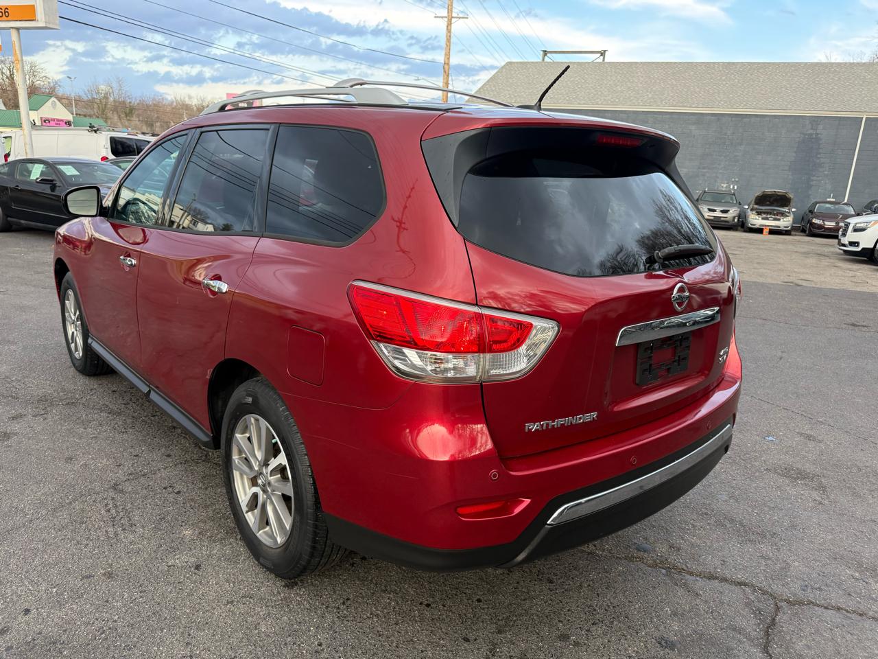 Nissan Pathfinder 4WD 4dr SV 2013