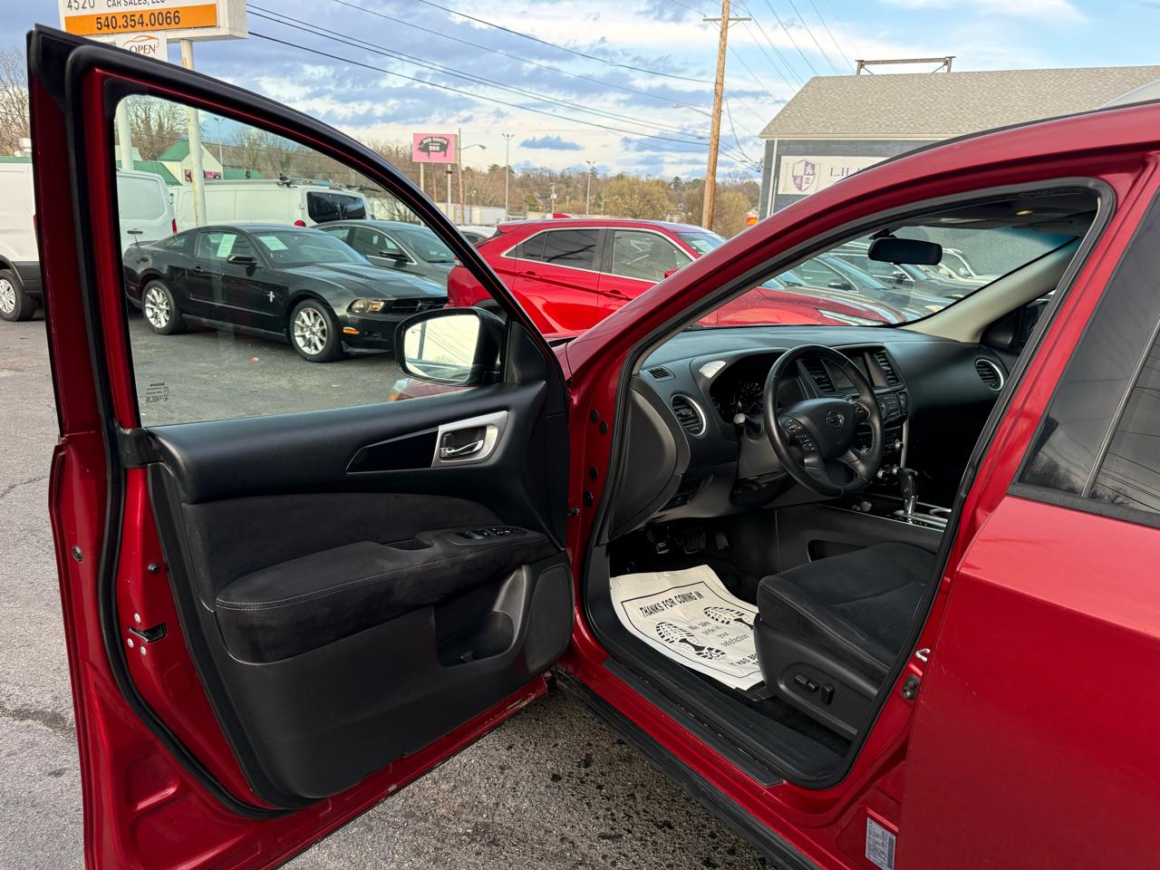 Nissan Pathfinder 4WD 4dr SV 2013