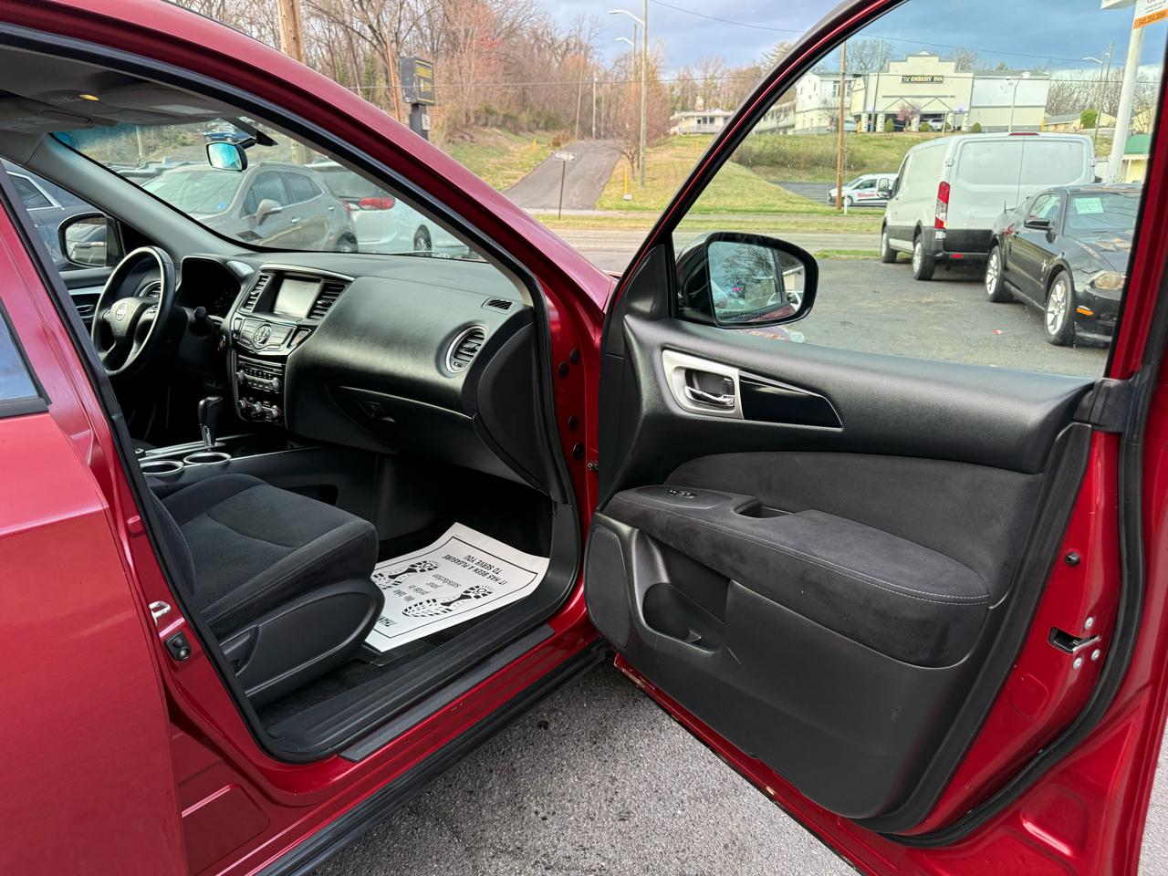 Nissan Pathfinder 4WD 4dr SV 2013