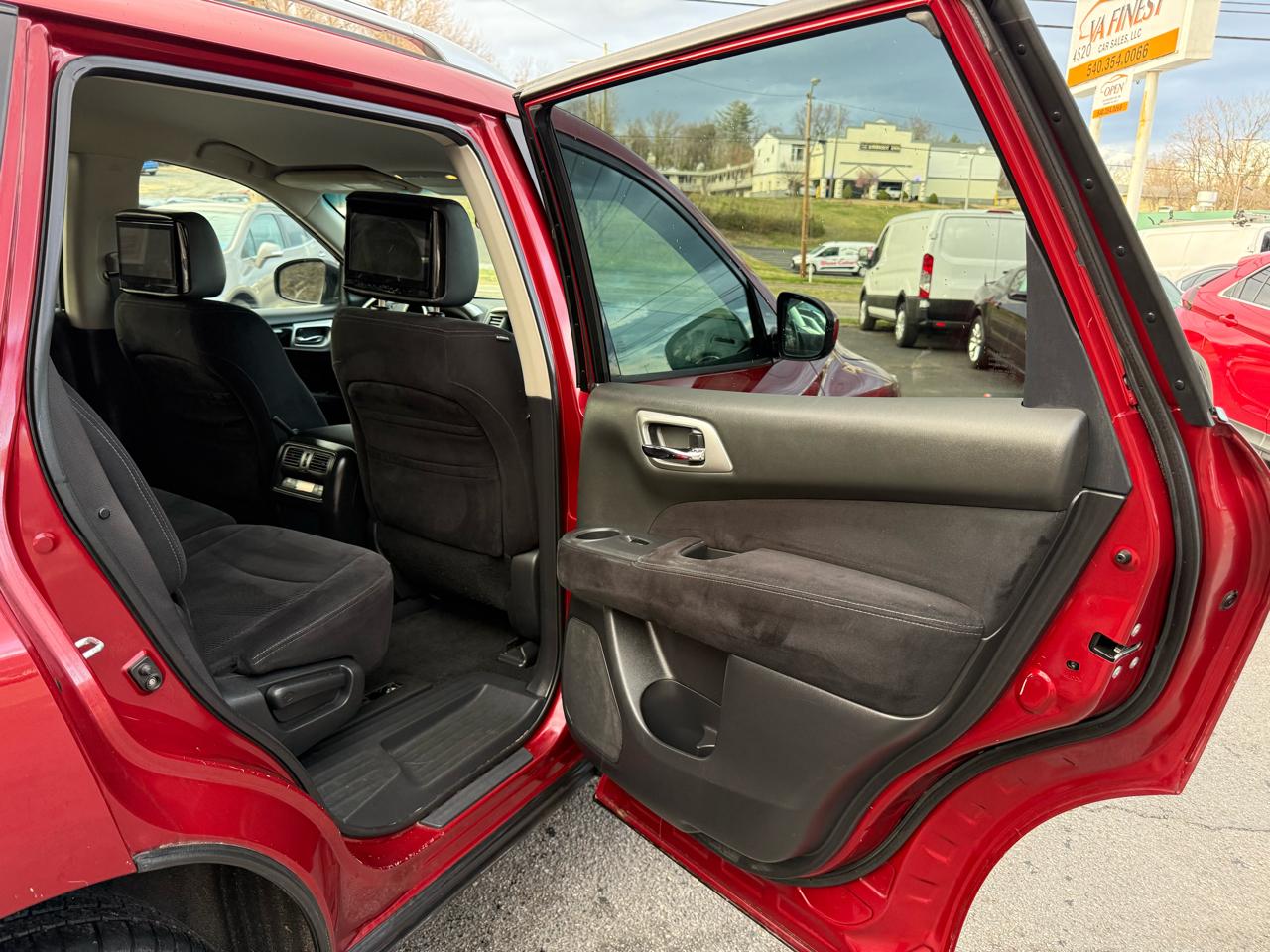 Nissan Pathfinder 4WD 4dr SV 2013