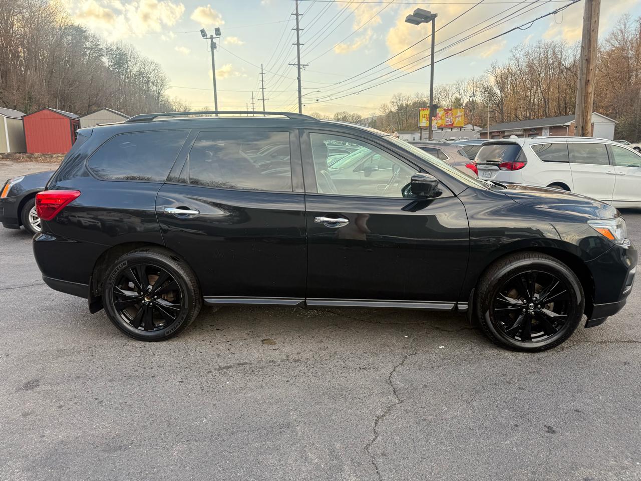 Nissan Pathfinder 4x4 SL 2018