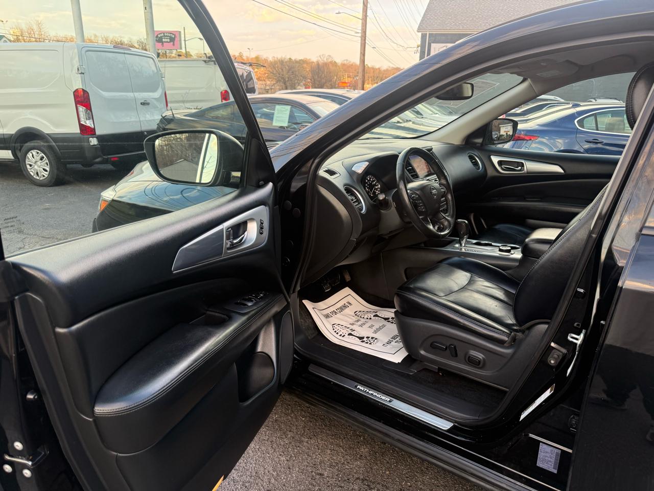 Nissan Pathfinder 4x4 SL 2018