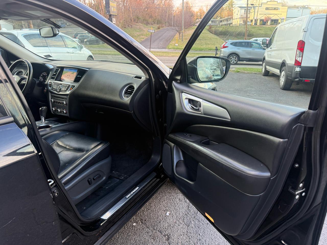 Nissan Pathfinder 4x4 SL 2018