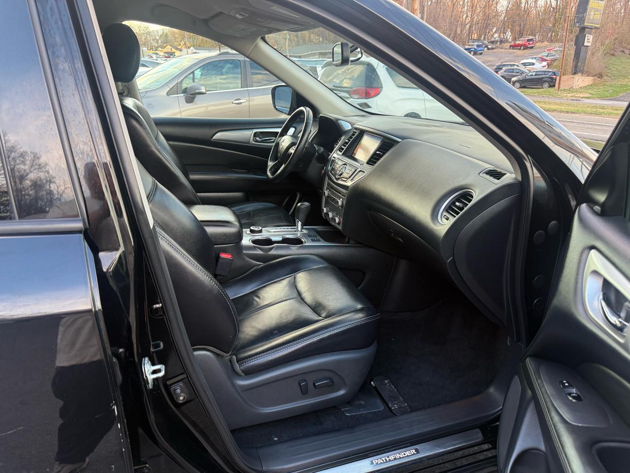 Nissan Pathfinder 4x4 SL 2018