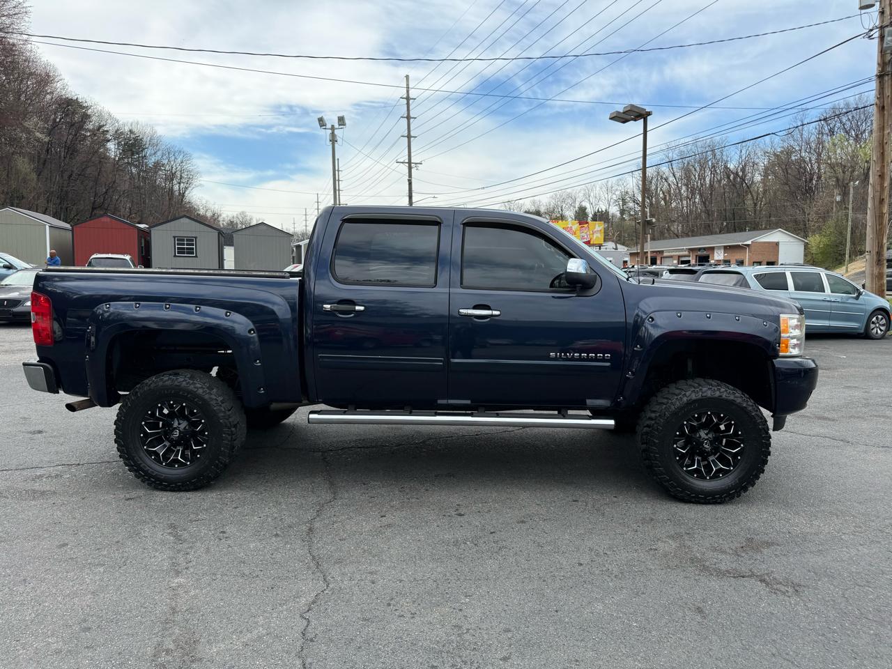 Chevrolet Silverado 1500 4WD Crew Cab 143.5" LT 2011