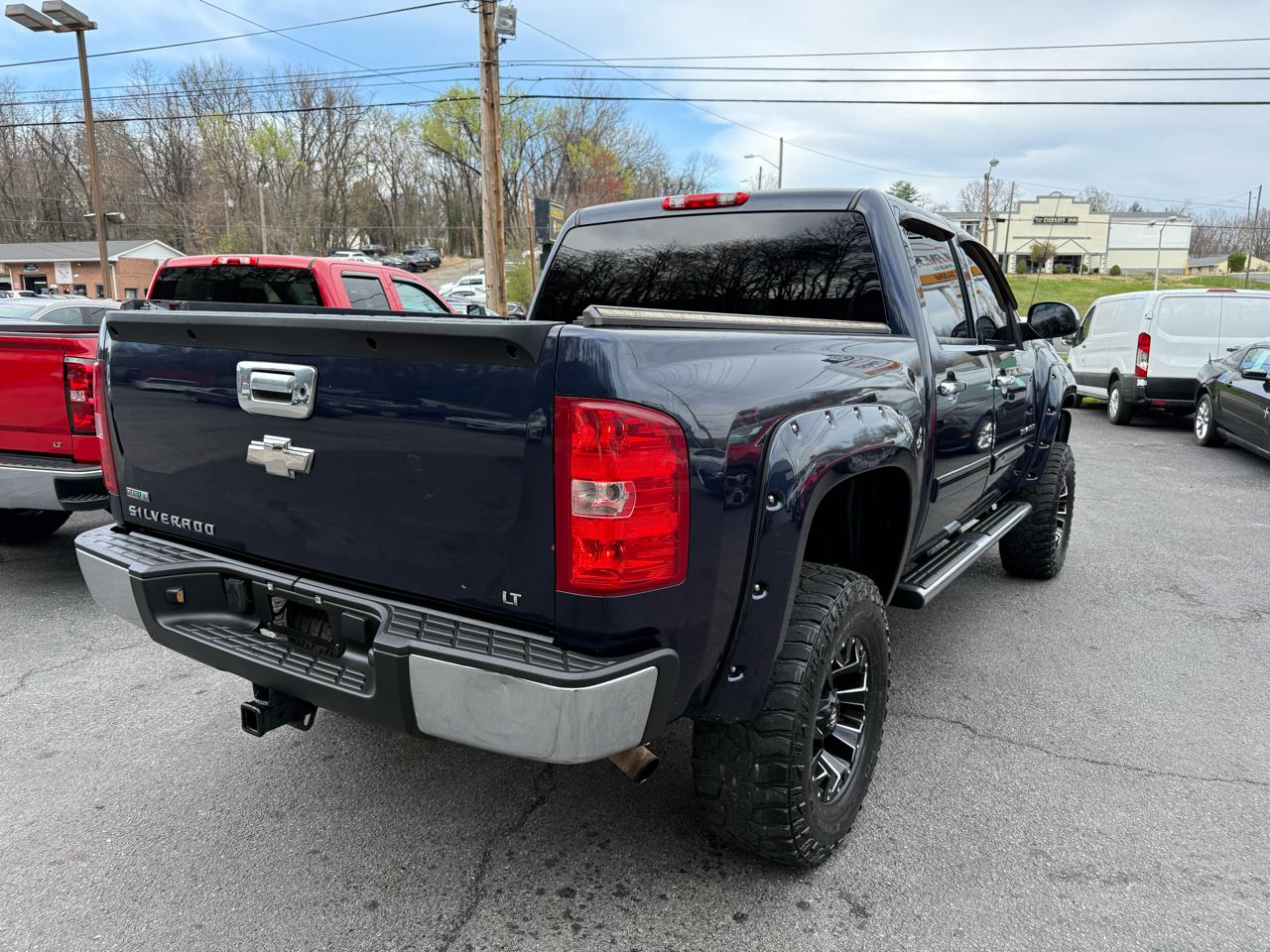 Chevrolet Silverado 1500 4WD Crew Cab 143.5" LT 2011