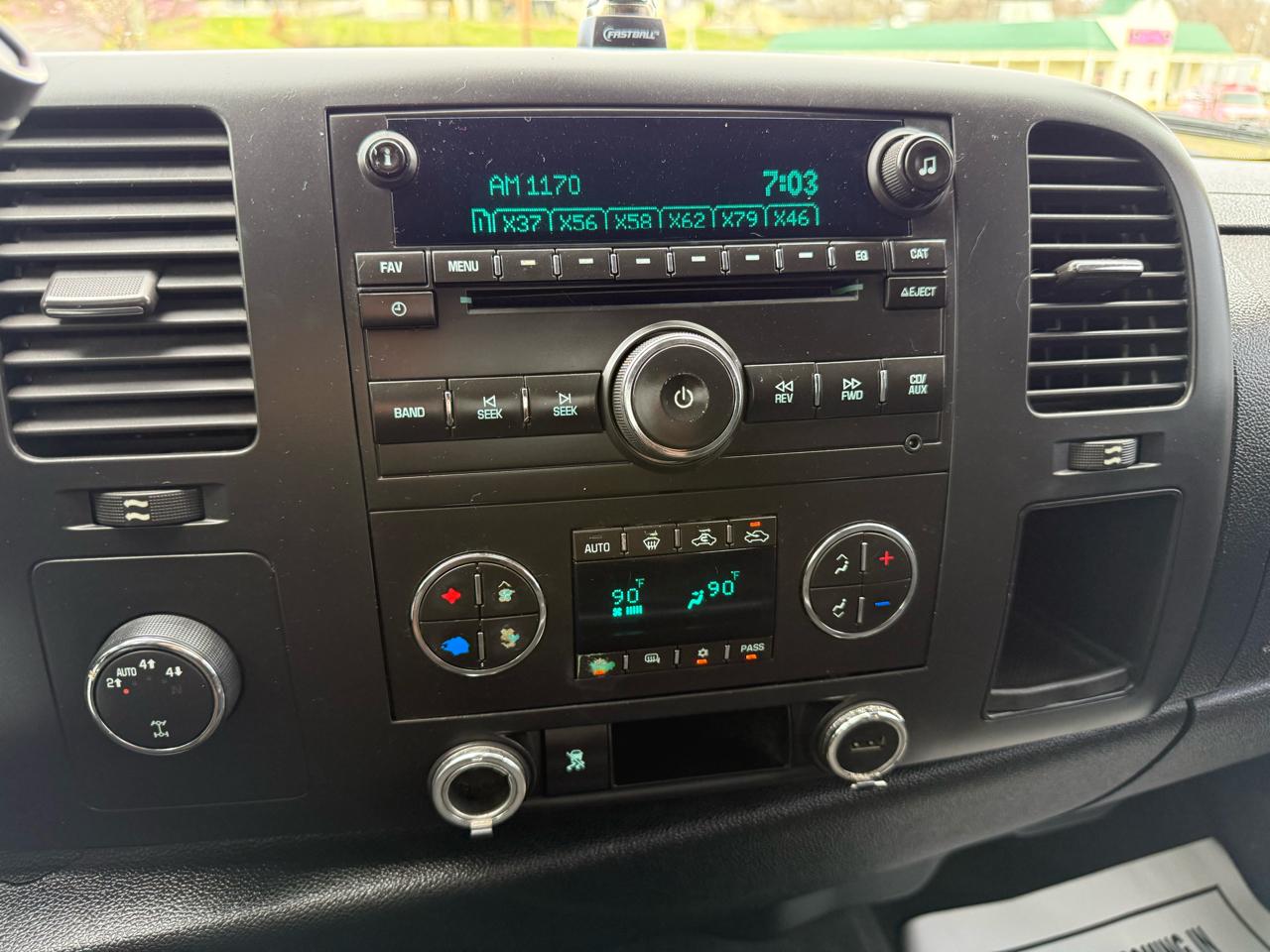 Chevrolet Silverado 1500 4WD Crew Cab 143.5" LT 2011