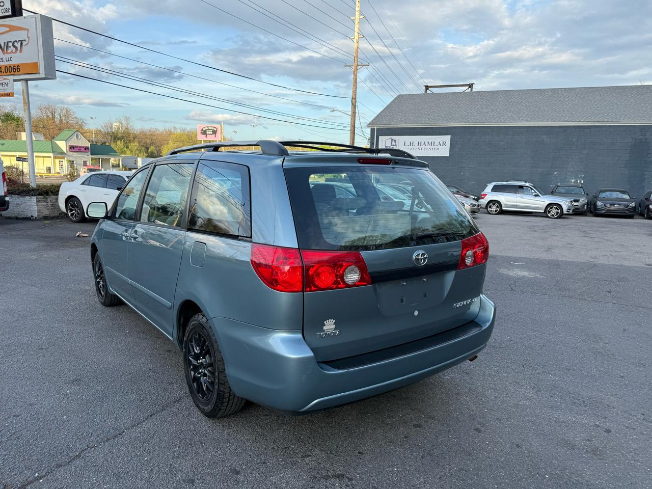 Toyota Sienna 5dr 7-Pass Van CE FWD (Natl) 2008