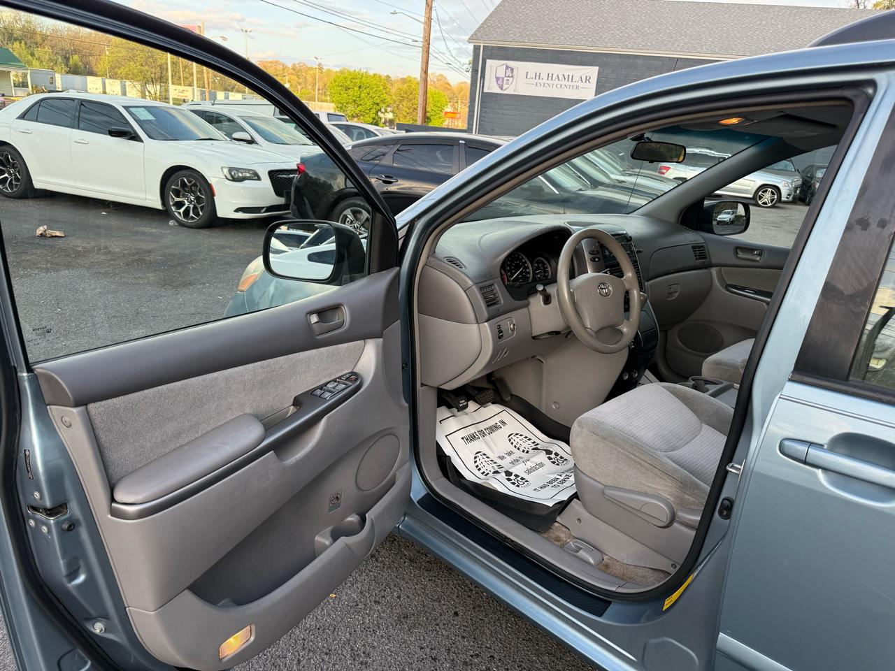 Toyota Sienna 5dr 7-Pass Van CE FWD (Natl) 2008