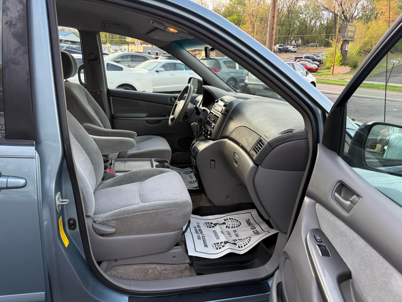 Toyota Sienna 5dr 7-Pass Van CE FWD (Natl) 2008