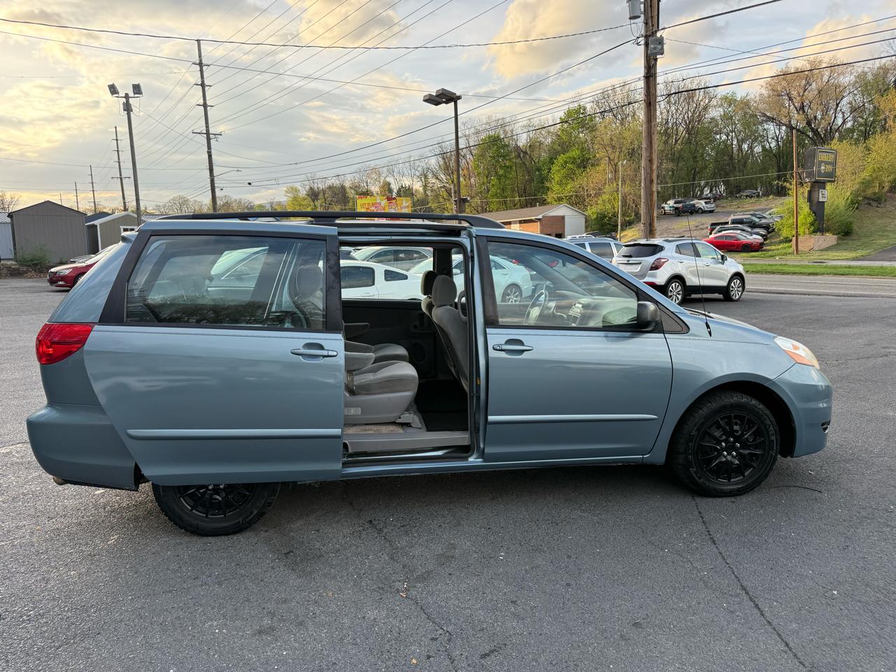 Toyota Sienna 5dr 7-Pass Van CE FWD (Natl) 2008