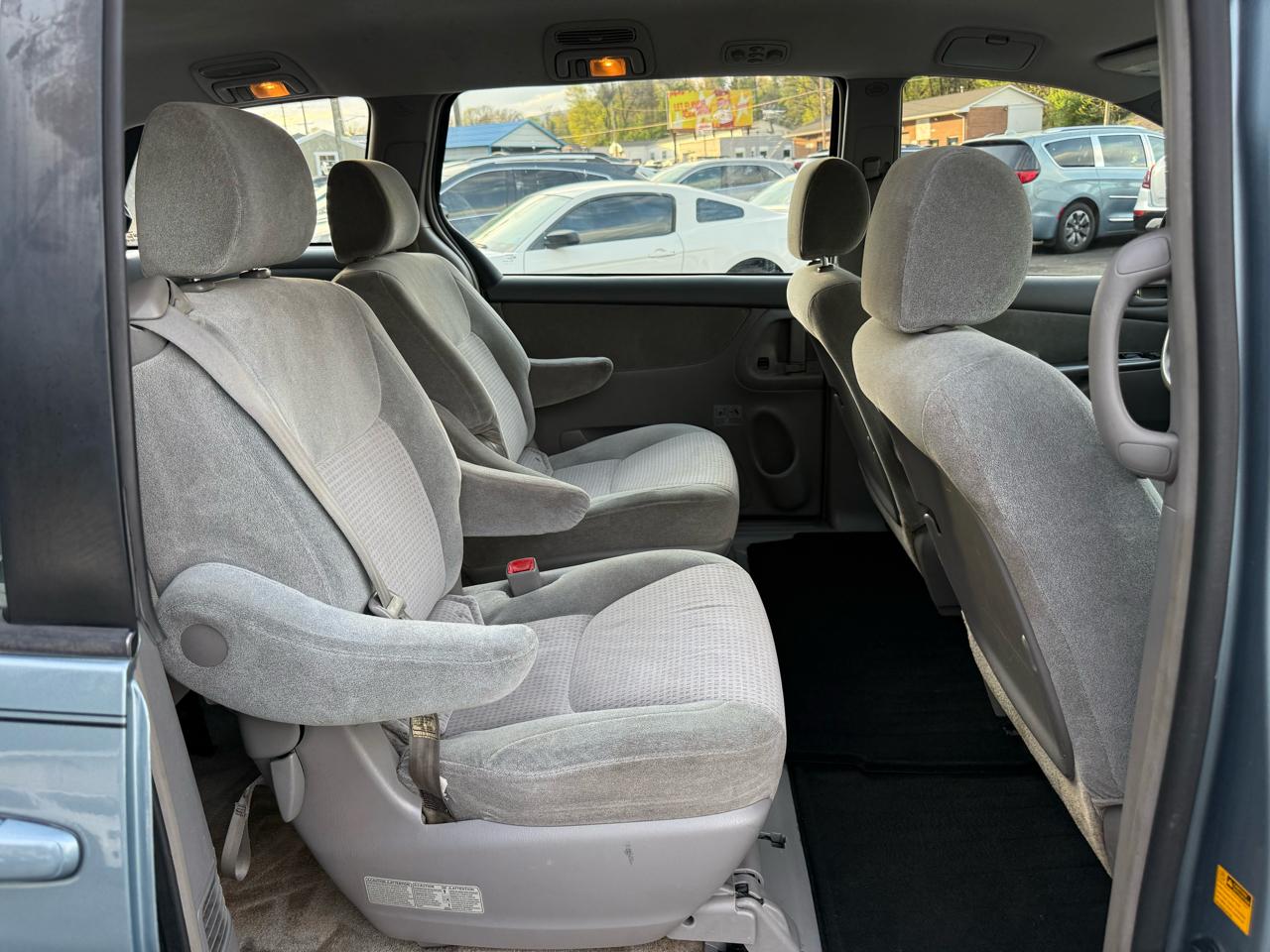 Toyota Sienna 5dr 7-Pass Van CE FWD (Natl) 2008