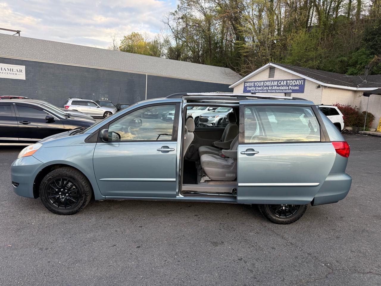 Toyota Sienna 5dr 7-Pass Van CE FWD (Natl) 2008