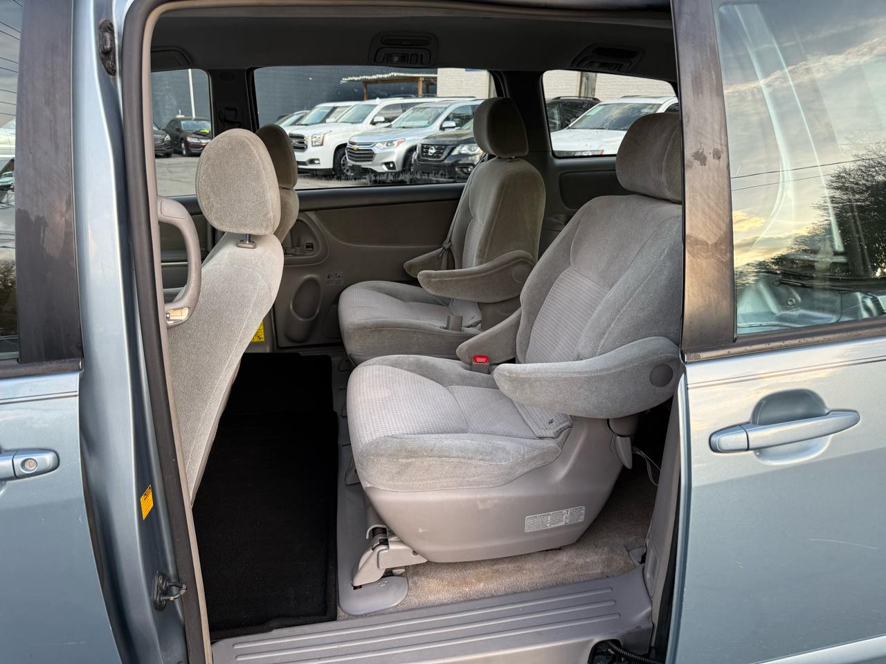 Toyota Sienna 5dr 7-Pass Van CE FWD (Natl) 2008