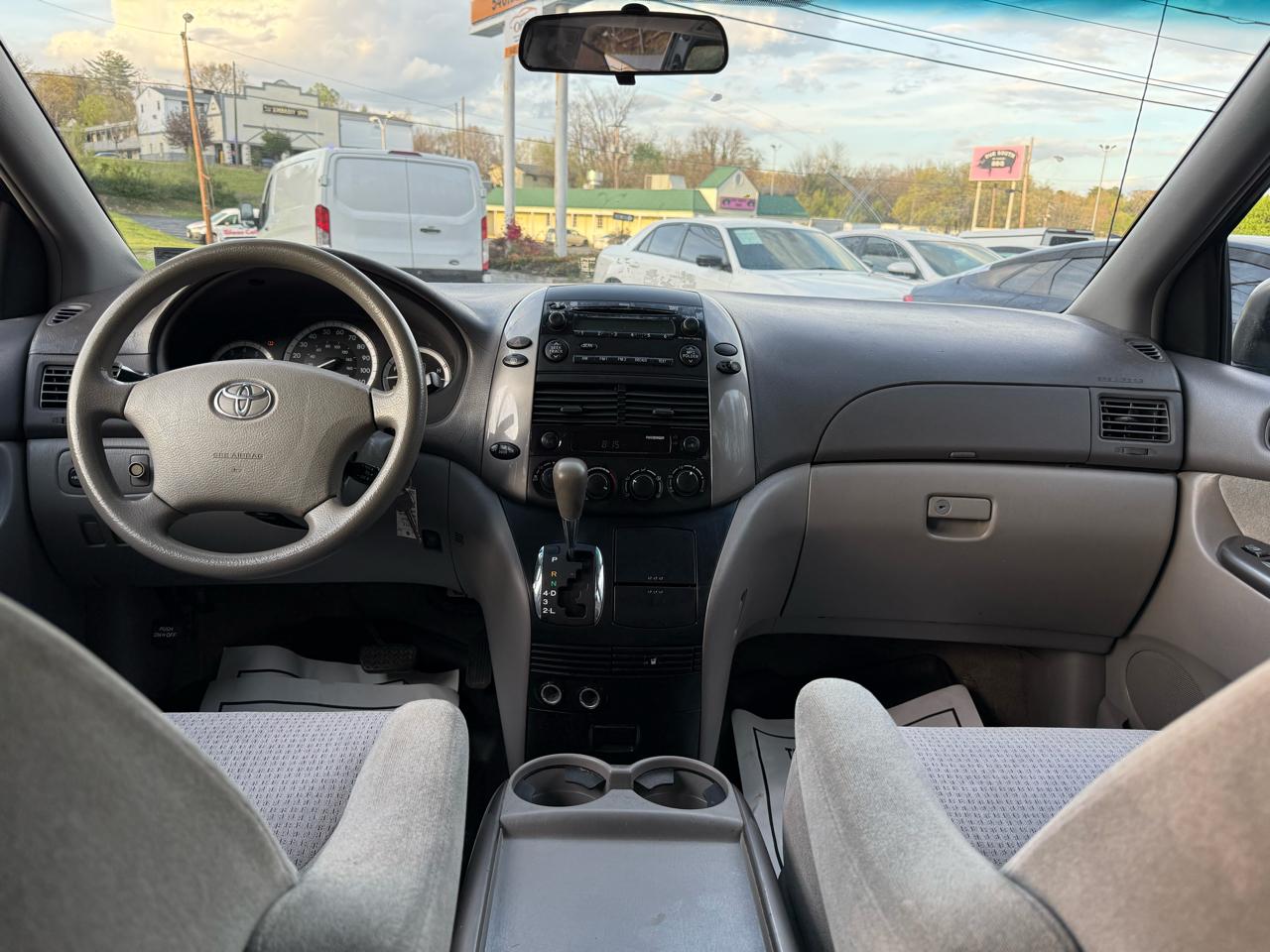 Toyota Sienna 5dr 7-Pass Van CE FWD (Natl) 2008