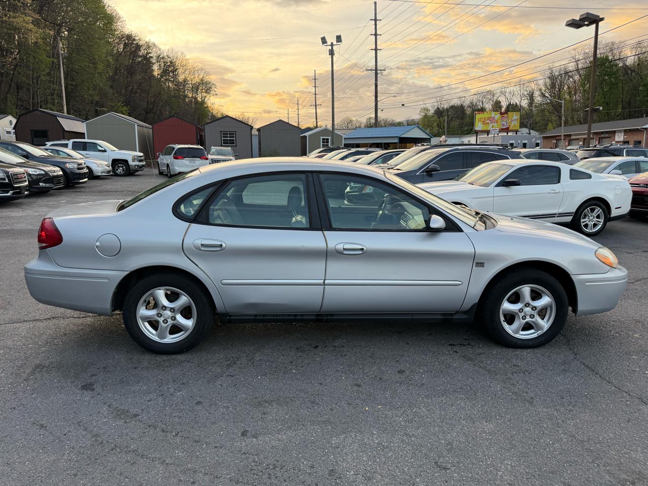 Ford Taurus 4dr Sdn SES 2004