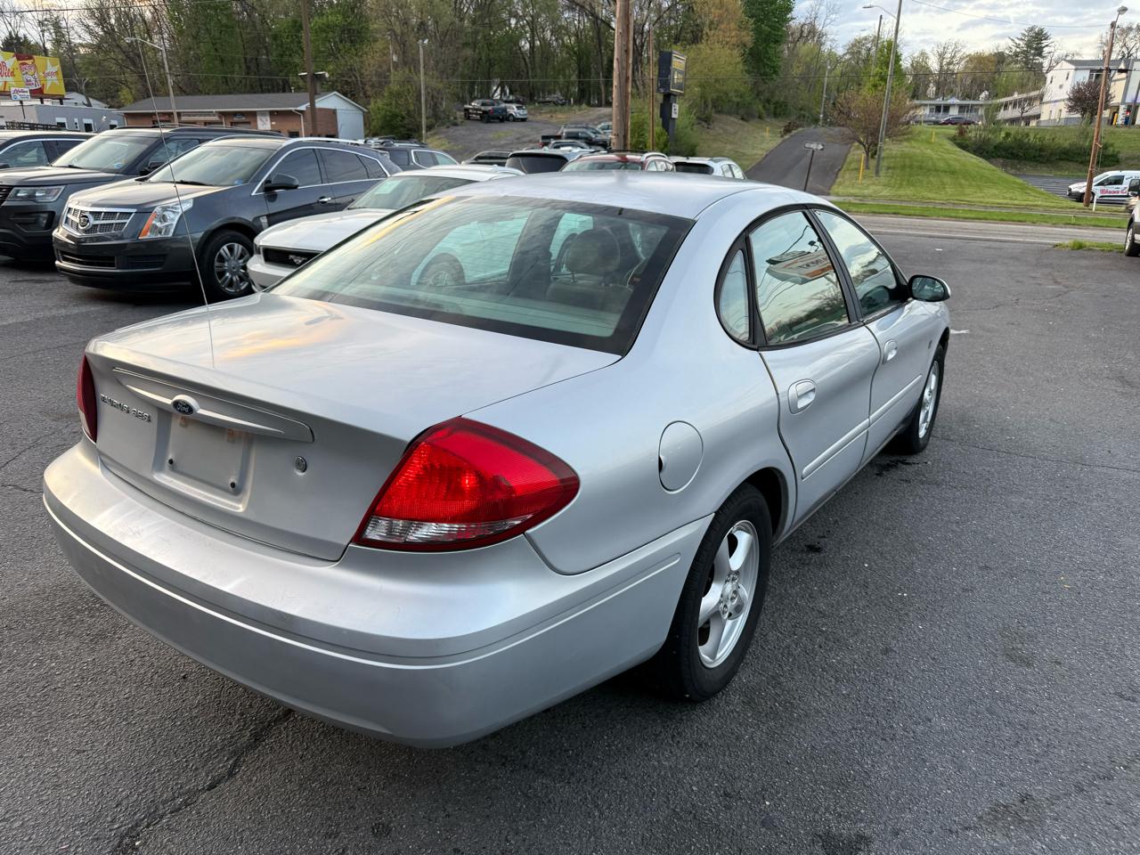 Ford Taurus 4dr Sdn SES 2004
