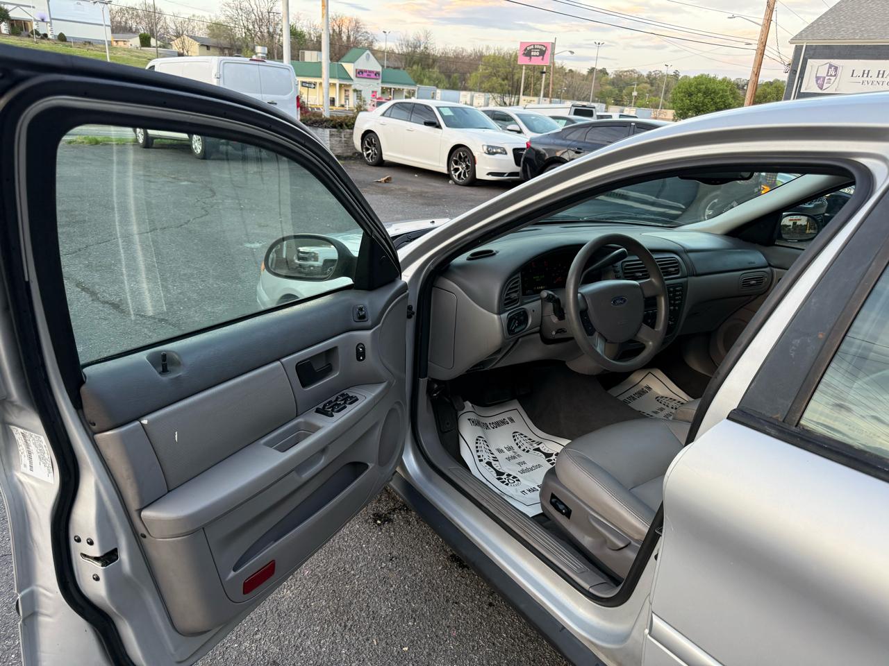 Ford Taurus 4dr Sdn SES 2004