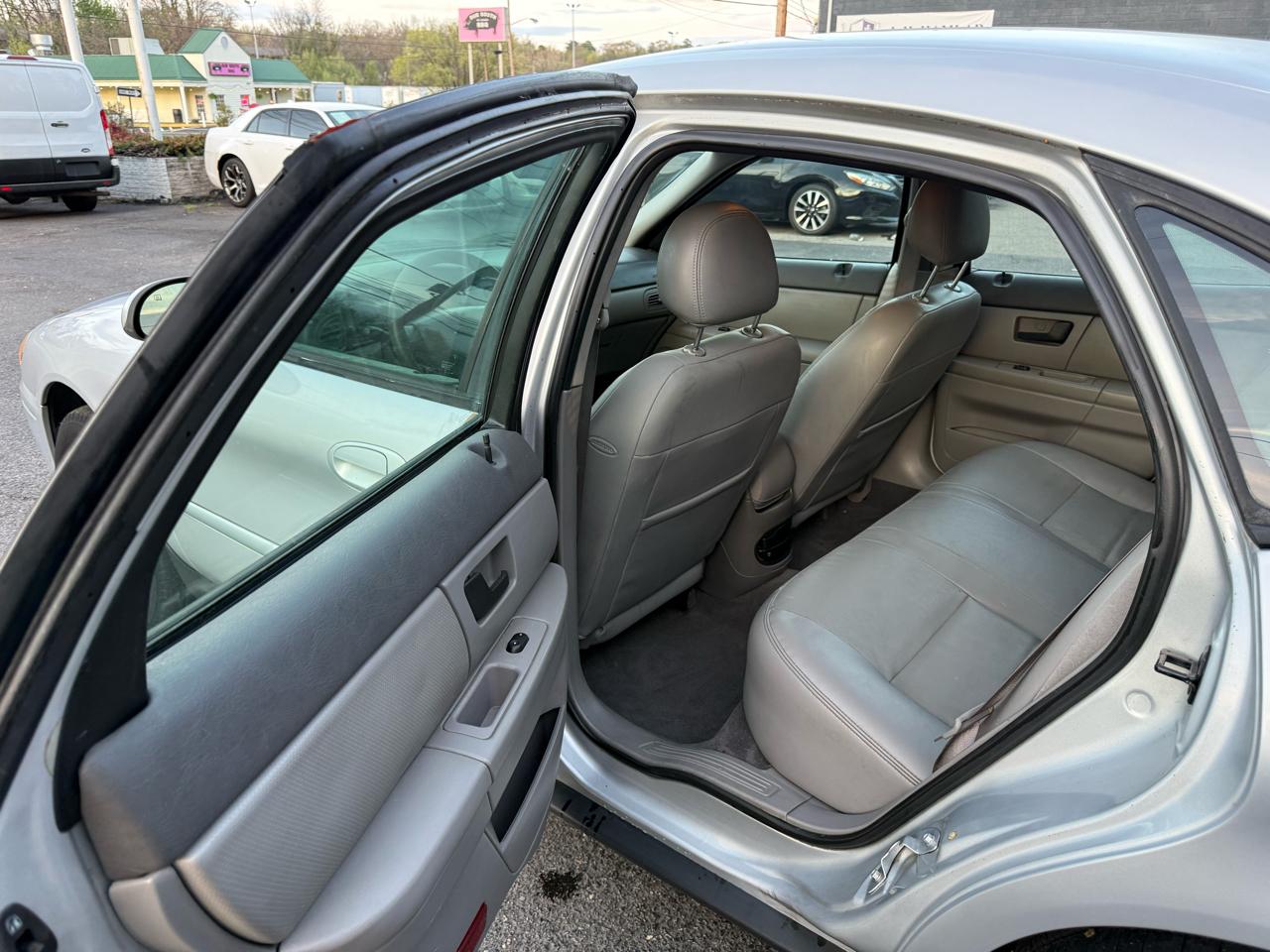 Ford Taurus 4dr Sdn SES 2004