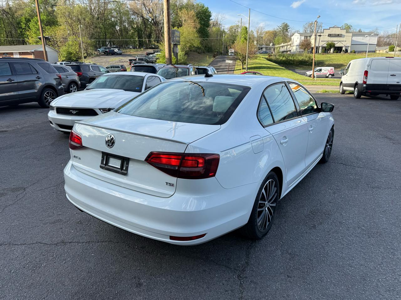 Volkswagen Jetta Sedan 4dr Auto 1.8T Sport PZEV 2016