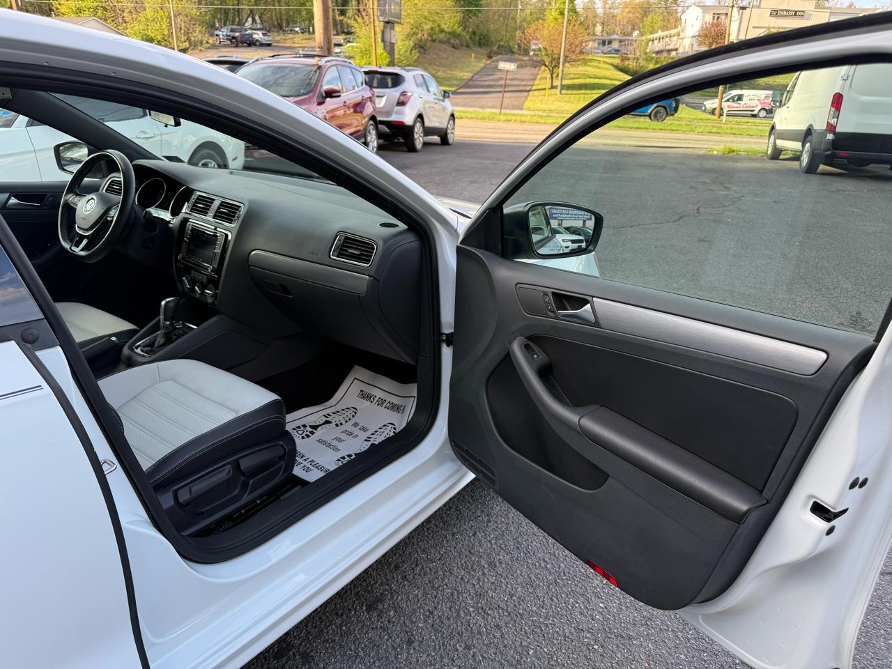 Volkswagen Jetta Sedan 4dr Auto 1.8T Sport PZEV 2016