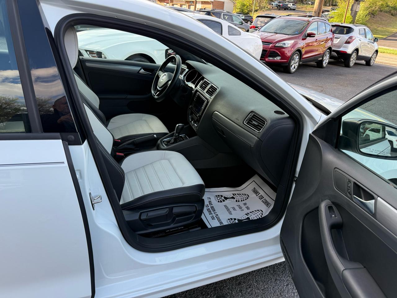 Volkswagen Jetta Sedan 4dr Auto 1.8T Sport PZEV 2016