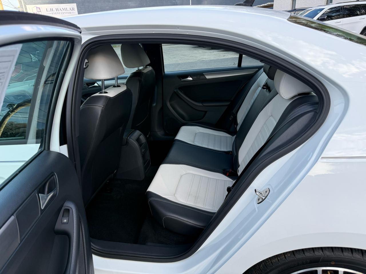 Volkswagen Jetta Sedan 4dr Auto 1.8T Sport PZEV 2016