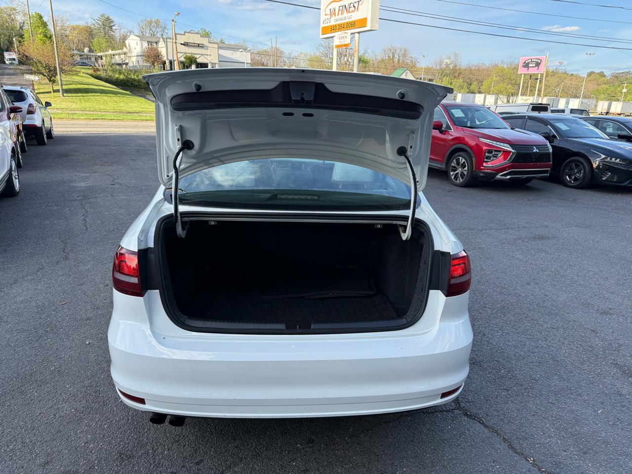 Volkswagen Jetta Sedan 4dr Auto 1.8T Sport PZEV 2016