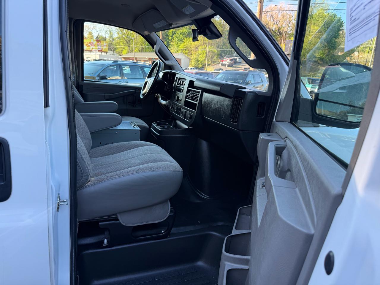 Chevrolet Express Cargo Van RWD 2500 135" 2019