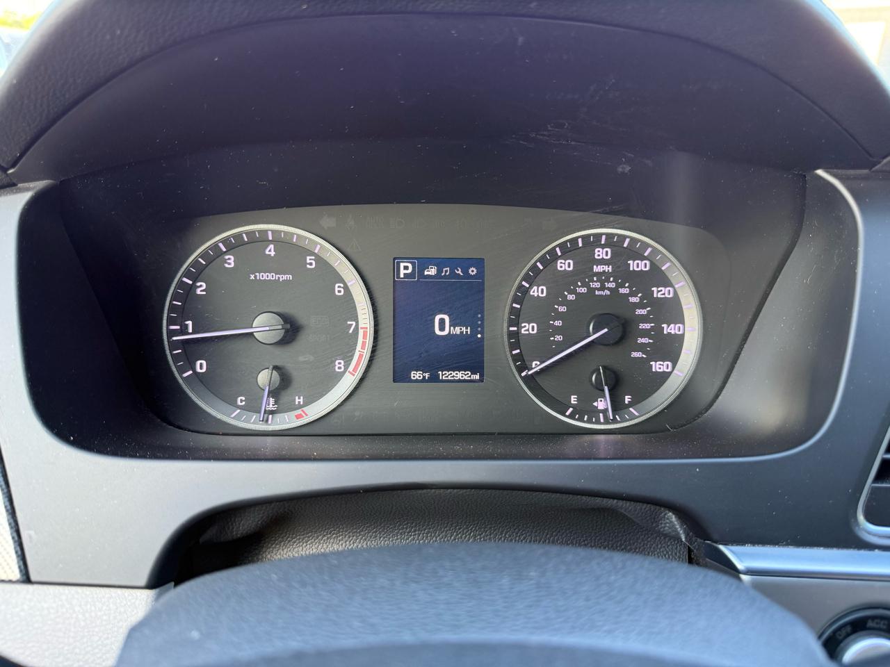 Hyundai Sonata 4dr Sdn 2.4L Sport PZEV 2015