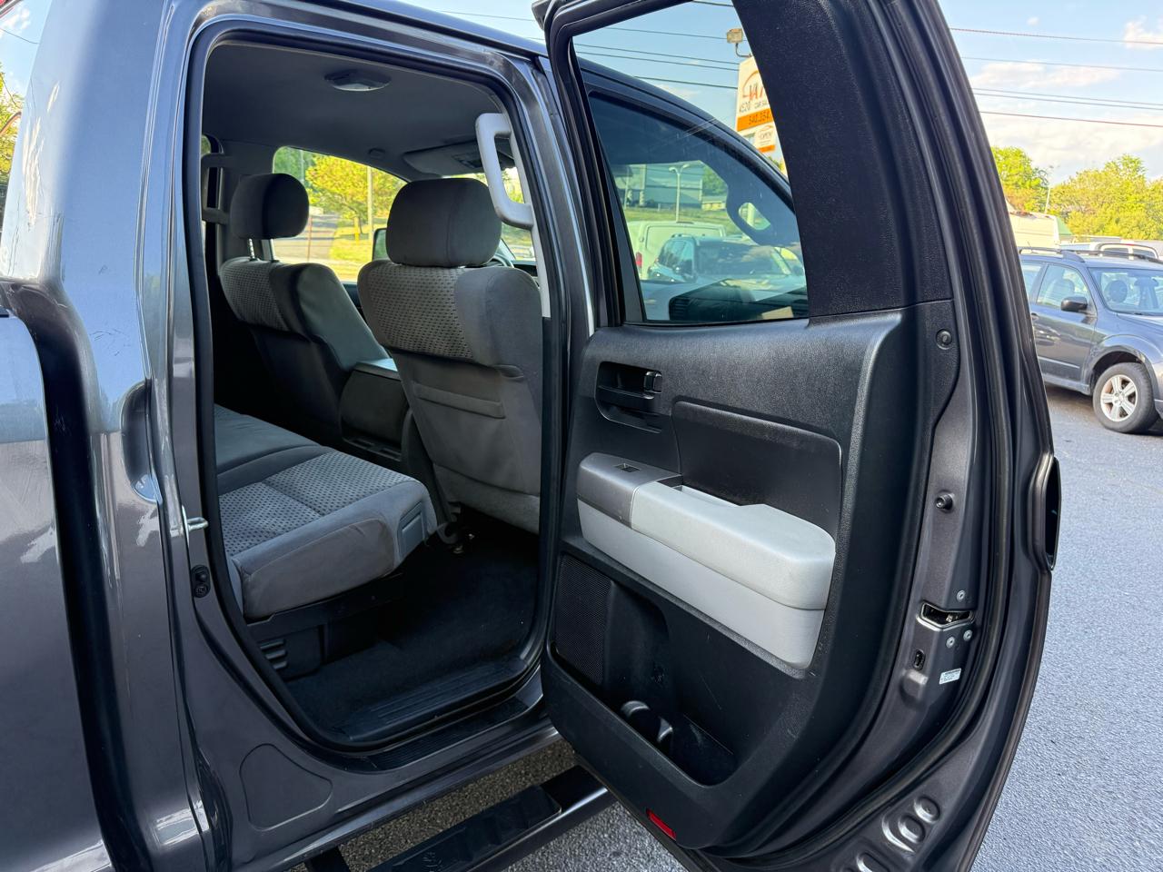 Toyota Tundra 2WD Truck Double Cab 4.6L V8 6-Spd AT (Natl) 2012