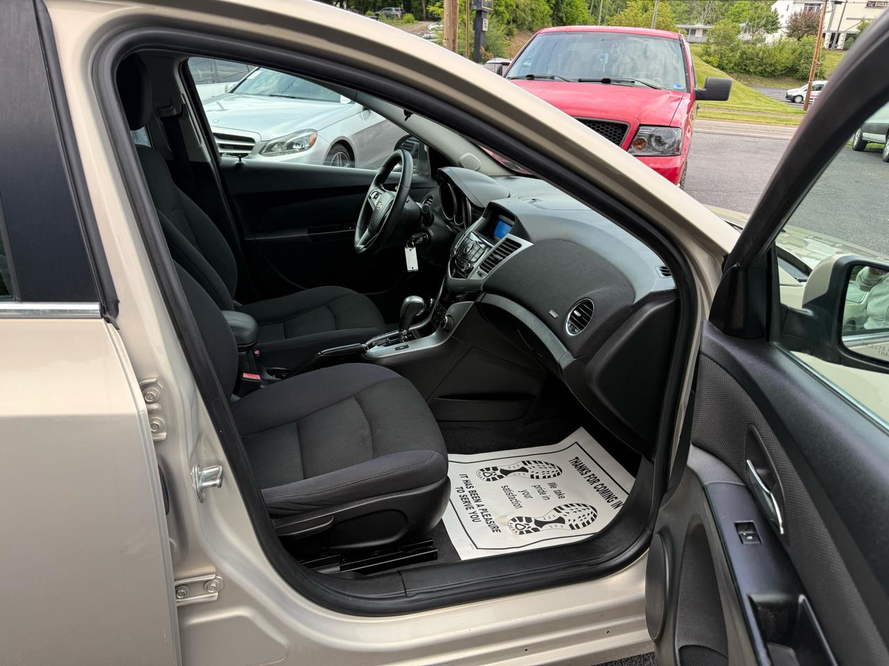 Chevrolet Cruze 4dr Sdn LT w/1FL 2012