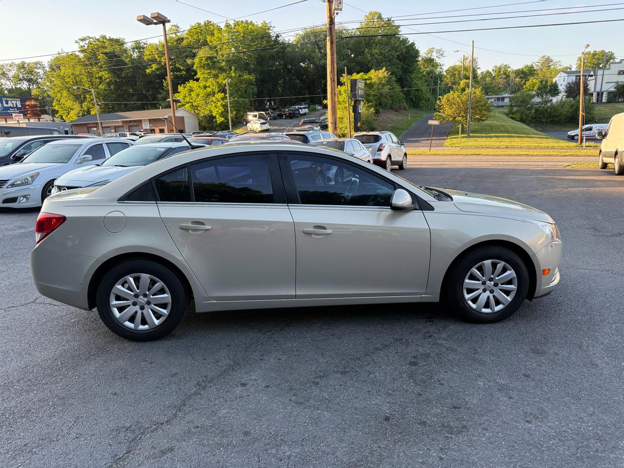 Chevrolet Cruze 4dr Sdn LT w/1LT 2011