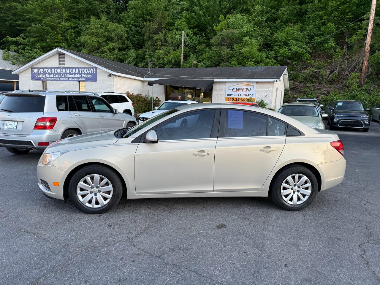 Chevrolet Cruze 4dr Sdn LT w/1LT 2011