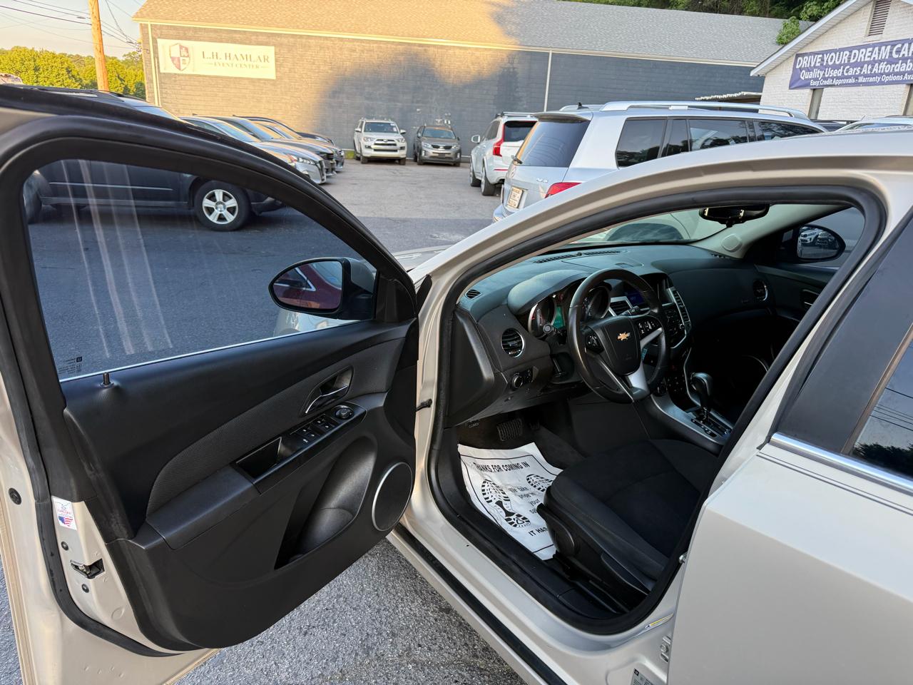 Chevrolet Cruze 4dr Sdn LT w/1LT 2011
