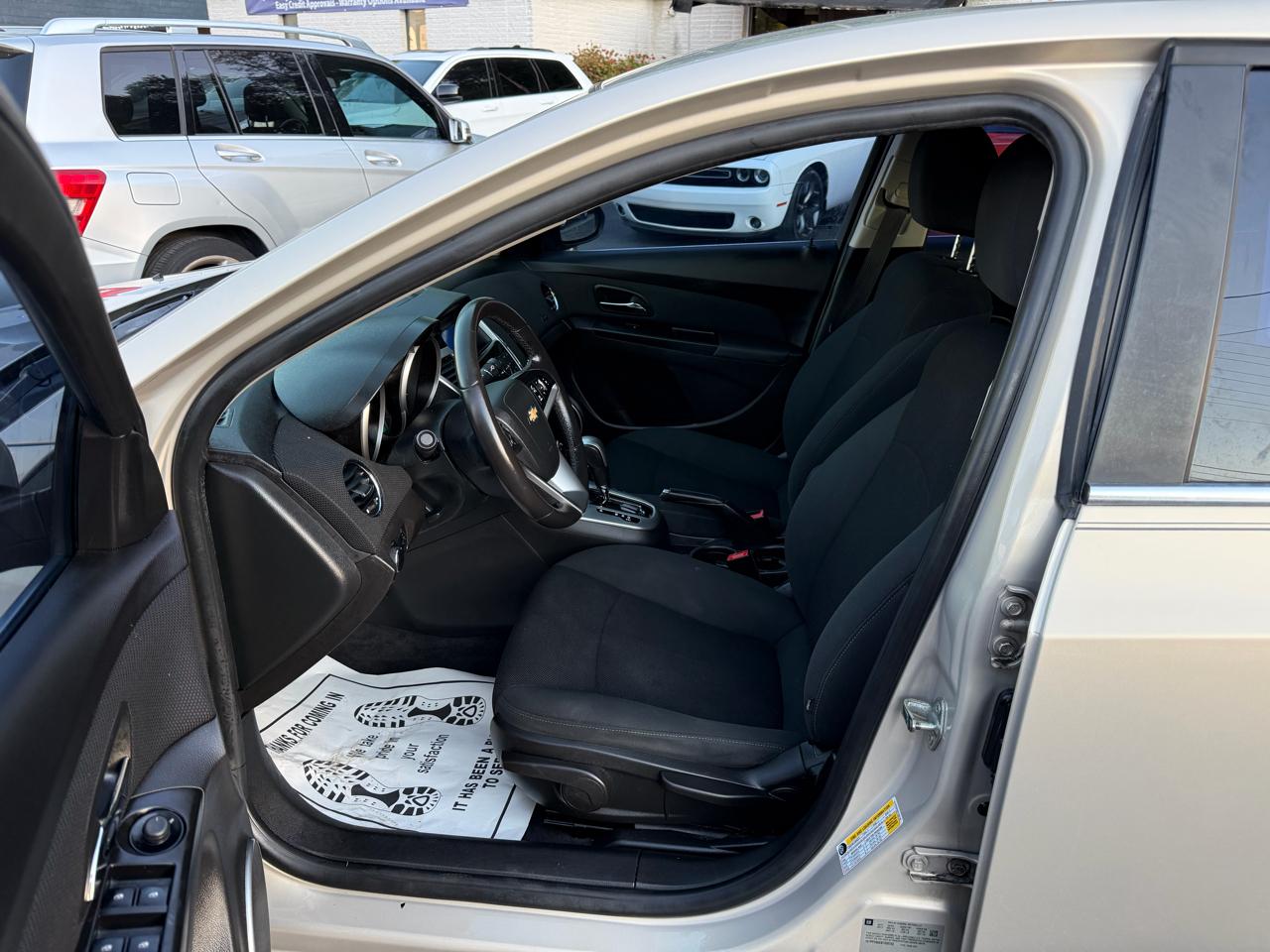 Chevrolet Cruze 4dr Sdn LT w/1LT 2011